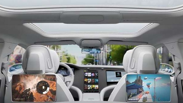 interior e coche equipado tecnológicamente